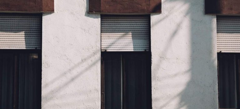 輪島市の伝統と暮らしの知恵が息づく平屋住宅と自然共存のまちづくり